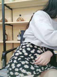 深夜2000元约炮婴儿肥大奶少妇穿上渔网黑丝干换姿势差点被妹子发现